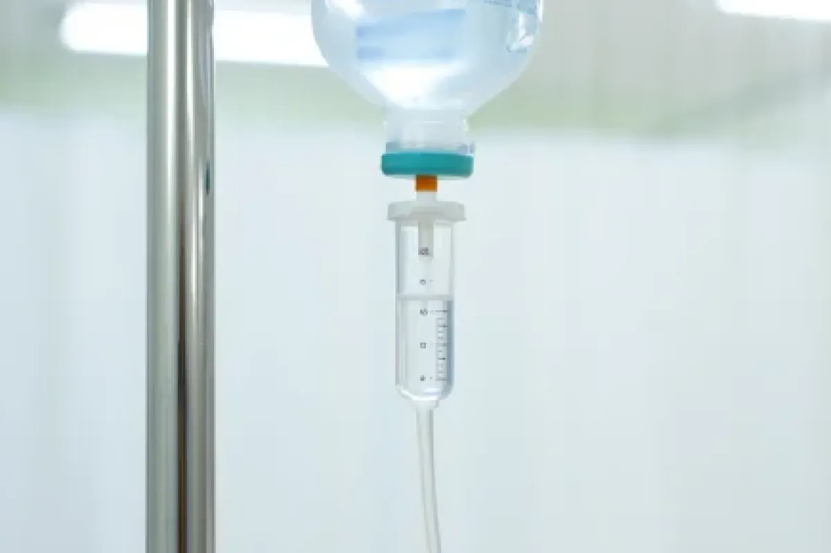 Медицинская капельница в клинике